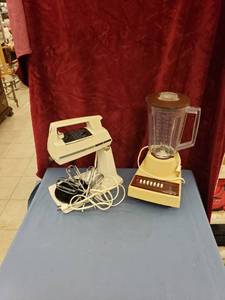 lot 6099 image: Hamilton Beach BlenderG.E. Mixer