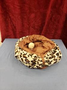 lot 6100 image: Cat toy 3-way tunnel foldable