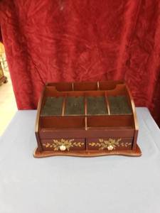 lot 6112 image: electronics organizercharging station