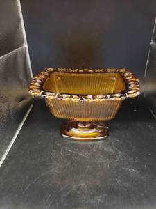 lot 6122 image: amber pedastal dish