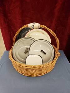 lot 6150 image: basket wenamel graniteware lids