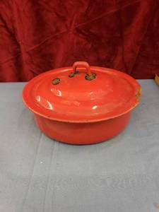 lot 6151 image: red enamelgraniteware pot wlid