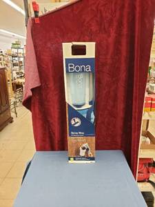 lot 6171 image: Bona spray mop NIP