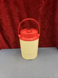 lot 6174 image: vintage Pizza Hut thermos