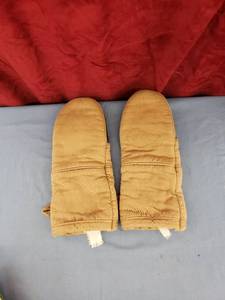 lot 6182 image: pair BBQ mits