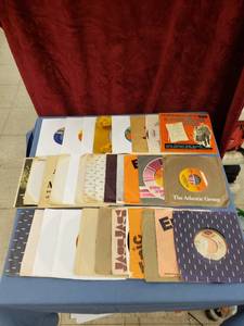 lot 6186 image: lot of 45s