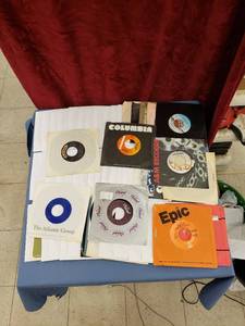 lot 6188 image: lot of 45s