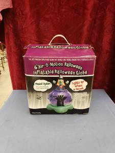 lot 6190 image: 6 Halloween Lighted Inflatable Globe wbox