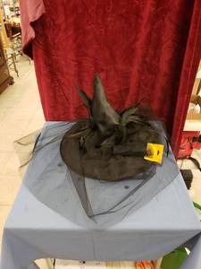 lot 6210 image: fancy witches hat wvail NWT