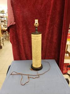 lot 6222 image: Declaration of America lamp