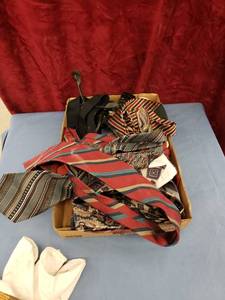 lot 6235 image: lot of tiesbelts