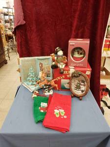 lot 6241 image: lot of Christmas items