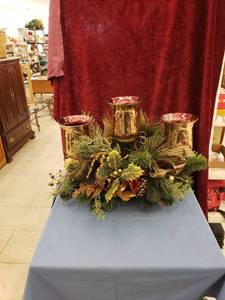 lot 6260 image: pretty large centerpiece