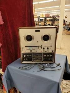 lot 6267 image: AKAI surround stereo