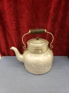 lot 6277 image: big aluminum kettle