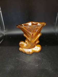 lot 6286 image: Dryden Cornucopia vase