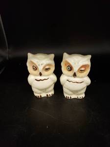 lot 6290 image: pair owl sp shakers