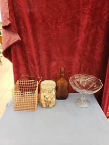 lot 6318 image: lot of collectibles