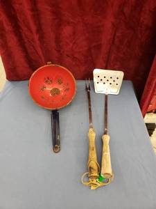 lot 6319 image: pair BBQ utensilsred & blue enamelgraniteware collander