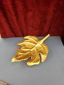 lot 6325 image: gold maple leaf decor wtag