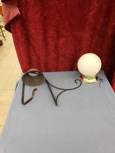 lot 6343 image: lot of metal hangerslight