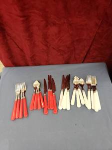 lot 6346 image: redwhite silverware sets of 4