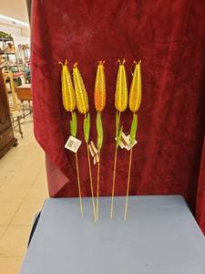 lot 6390 image: set 5 metal corn stakes NWT