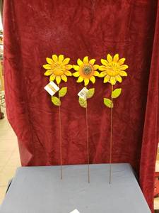 lot 6392 image: set 3 metal sunflower stakes NWT