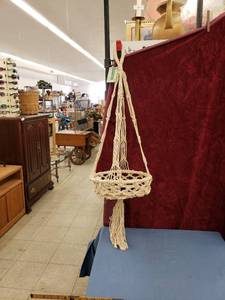 lot 6399 image: macrame hanger NWT