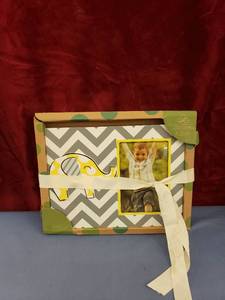 lot 6407 image: NIP picture frame