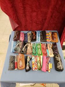 lot 6428 image: lot of reading glasses wcases
