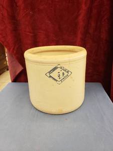 lot 6432 image: Pittsburgh Pottery #6 Crock no cracks