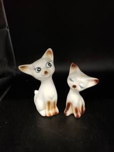 lot 6437 image: pair cat SP shakers