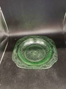 lot 6439 image: Green bowl vaseline glass