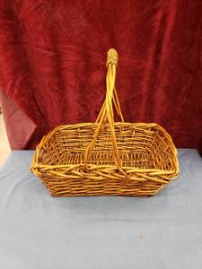 lot 6440 image: basket