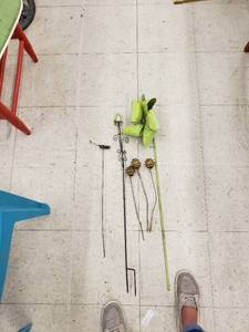 lot 6453 image: lot of garden stakes