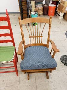 lot 6455 image: glider wblue cushion