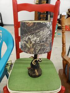 lot 6458 image: camoantler desk lamp works