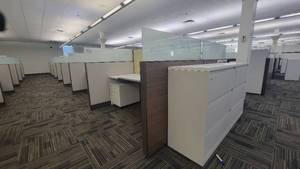 lot 40005 image: Steelcase 14-Unit Cubicle Workstations