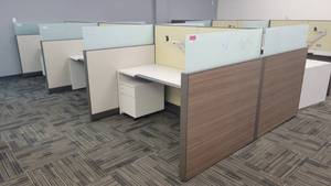 lot 40021 image: Double Sided Office 6-Unit Cubicle Workstations W Steelcase Office Furniture