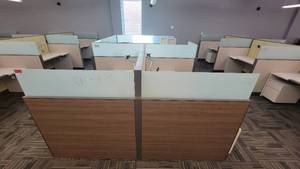 lot 40032 image: Douebl-Sided Steelcase 2-Unit Cubicle Workstations W a Suite&nbsp