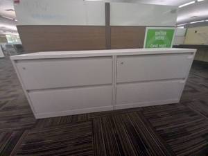lot 40049 image: Steelcase 4 Drawer Lateral Filing Cabinet