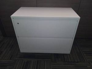lot 40054 image: Steelcase 2 Drawer Filing Cabinet