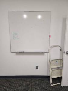 lot 49040 image: 4ft x 5ft Whiteboard and Step Ladder
