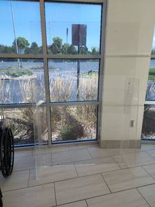 lot 49052 image: 6ft Plexi Glass Freestanding Cover