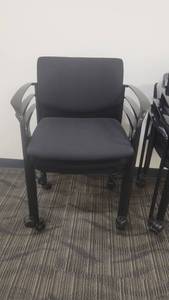 lot 49080 image: Lot of 3 Steelcase Rolling Waiting Room Chairs