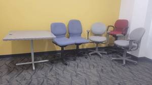 lot 49081 image: 3ft Square Table W Five Rolling Office Chairs