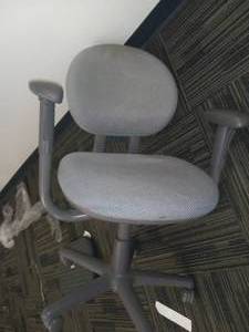 lot 49105 image: Steelcase Office Chair