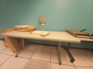 lot 49119 image: Steelcase Table