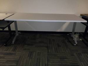 lot 49120 image: Steelcase Table